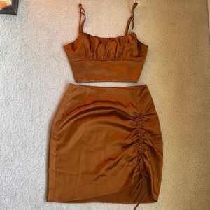 Silky two-piece set: crop top and skirt